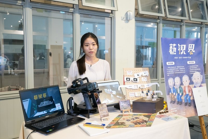 高雄大學成果展「遊於虛實」精彩登場，學生以VIVERSE技術打造11組原創3D敘事作品